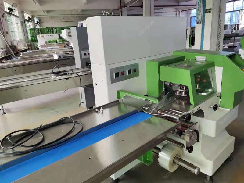 chocolate packing machine for flow - wrapping individual chocolates