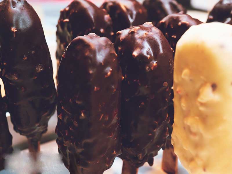 chocolate-dipped vanilla ice cream bar with toppings