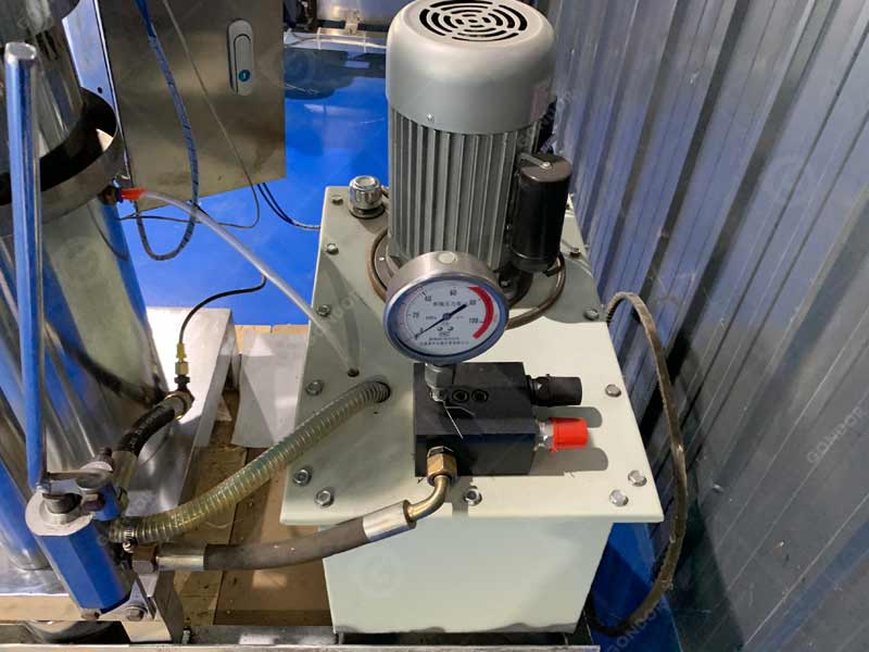 Hydraulic chocolate press machine with high pressure output