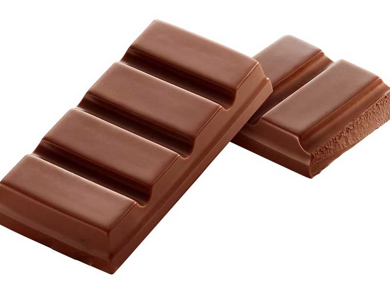 Milk chocolate chips and milk chocolate bar for chocolate making