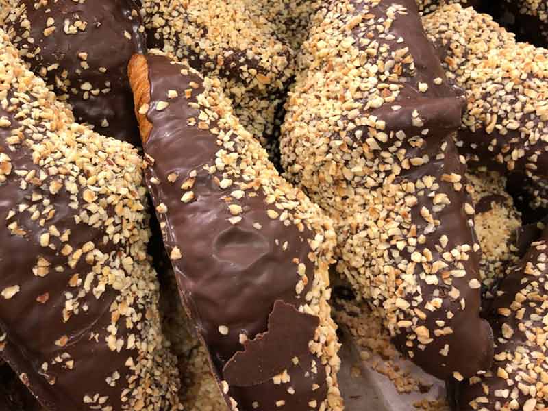 Advanced techniques in the manufacturing and processing of chocolate