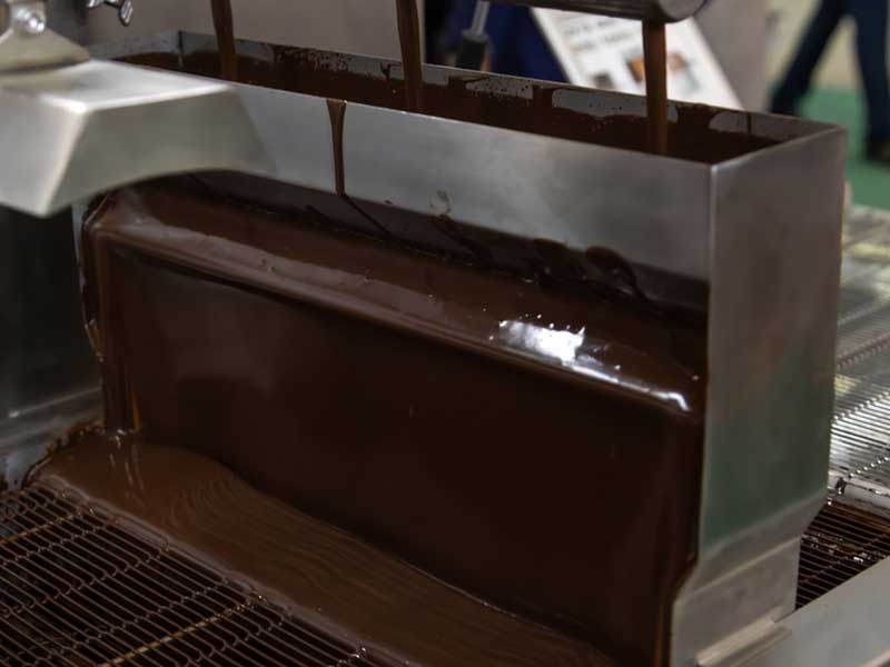 Commercial chocolate production procedure using industrial equipment