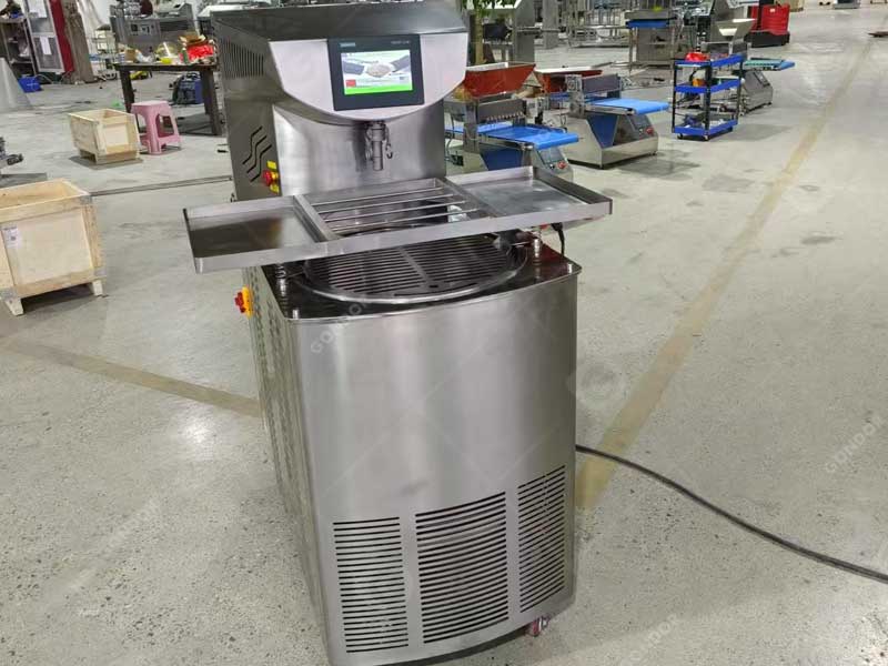60L vertical chocolate tempering machine in factory setting