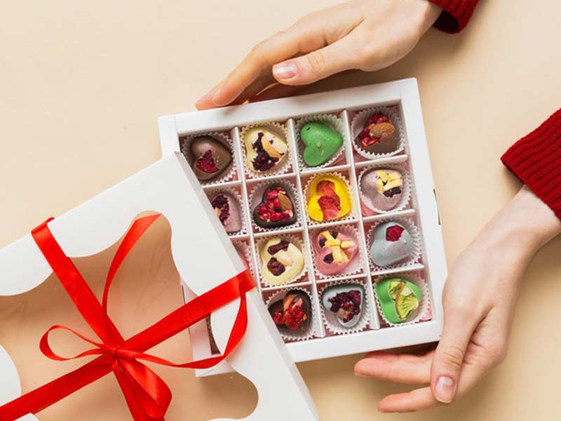 Versatile small scale chocolate making equipment for various recipes