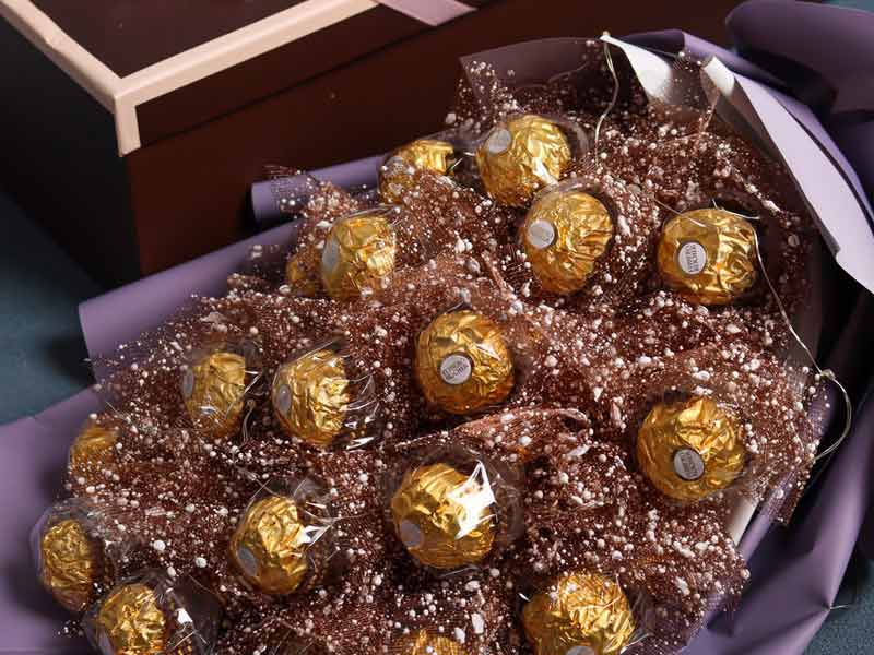 High - capacity industrial chocolate tempering machine