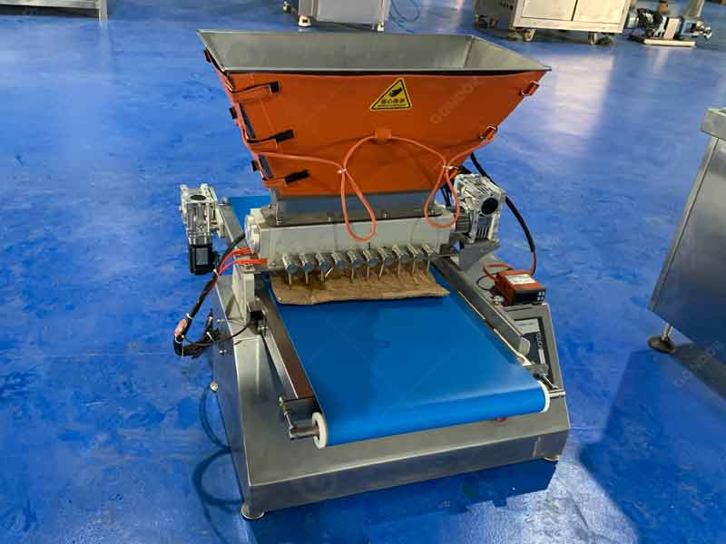 Compact chocolate melting and tempering machine for home use