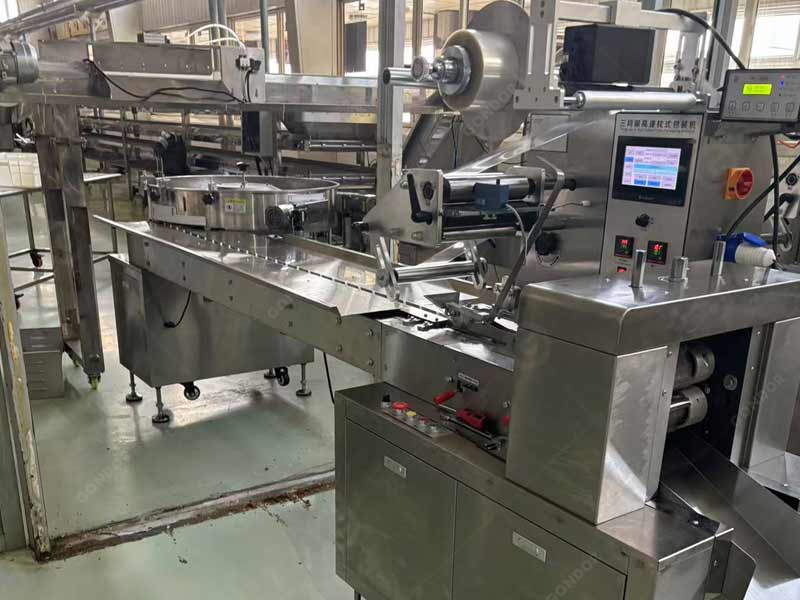 Automatic small chocolate packing machine with multi - function