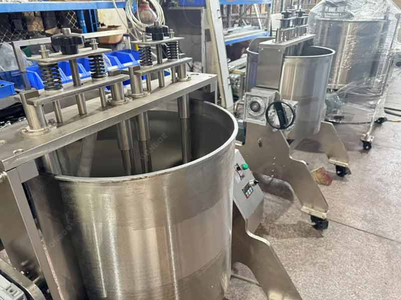 Efficient chocolate melting and tempering machine for commercial use