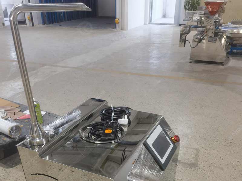 Desktop automatic tempering machine chocolate for small batches