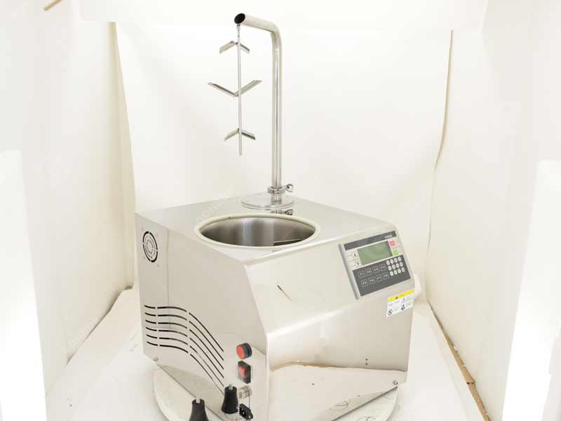 Portable chocolate melter machine for chocolate - making enthusiasts