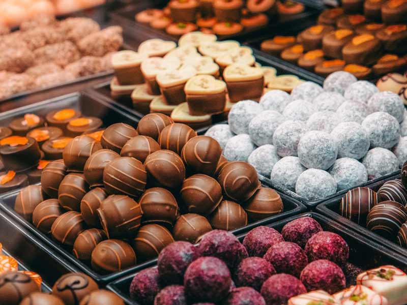 automatic chocolate depositing machine