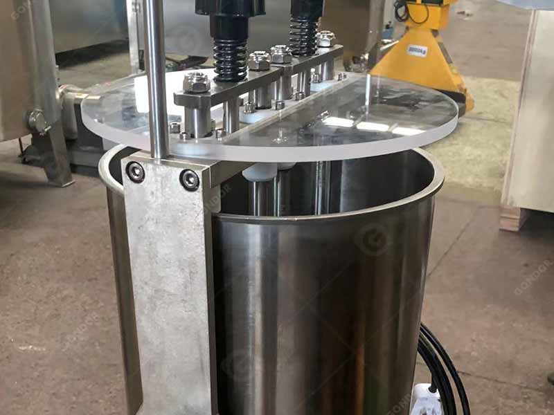 Precision cacao nib grinder for fine grinding