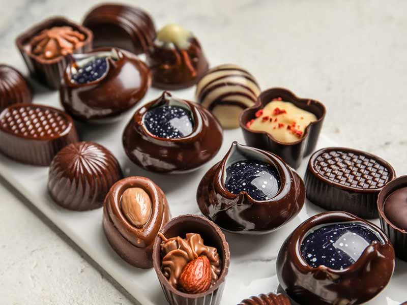 Compact small chocolate tempering machine for home use