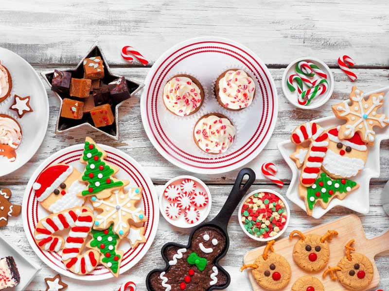 Faire des biscuits de Noël avec les enfants, de manière simple et amusante