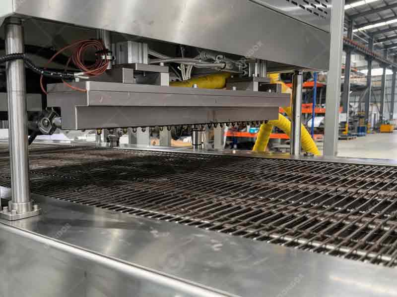 continuous chocolate stringer machine